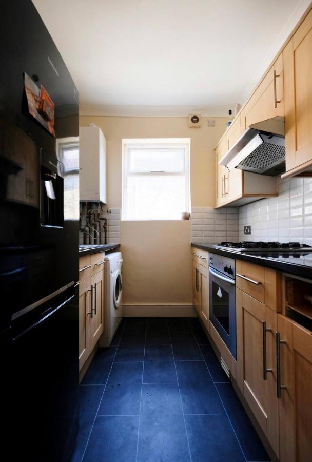 E11 Bright & Spacious 2 Bedroom Flat Londres Exterior foto